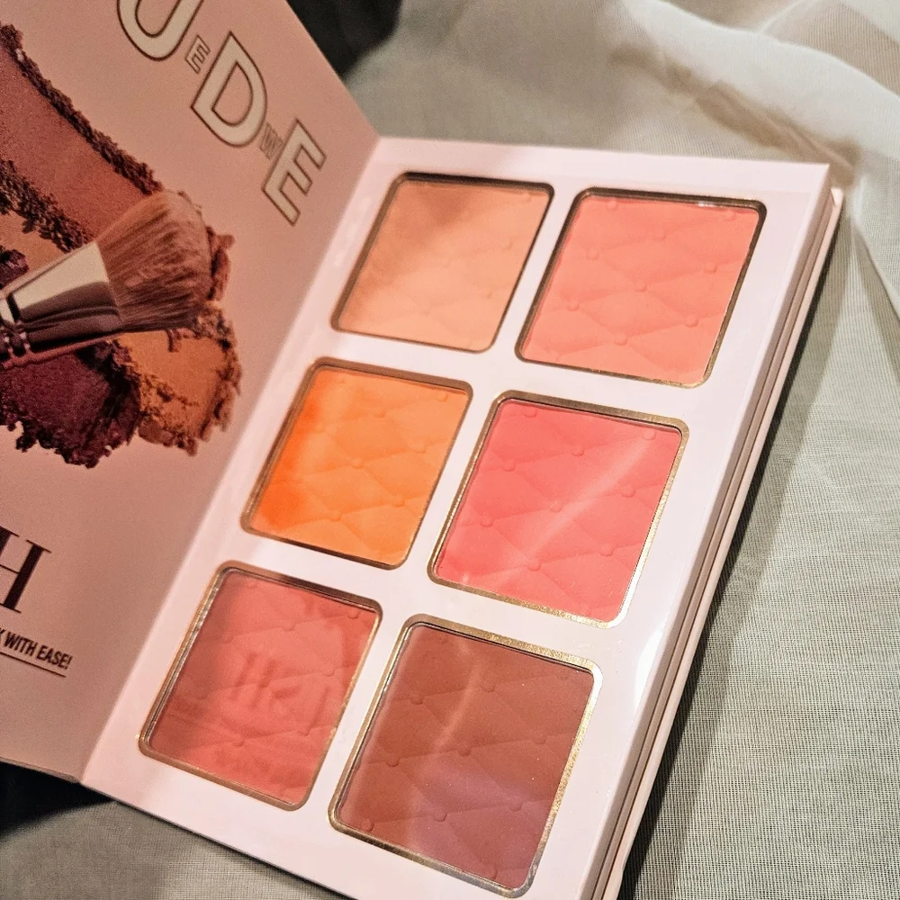 Uratum Beauty Make-Up Collection NWOT - Picture 4 of 16